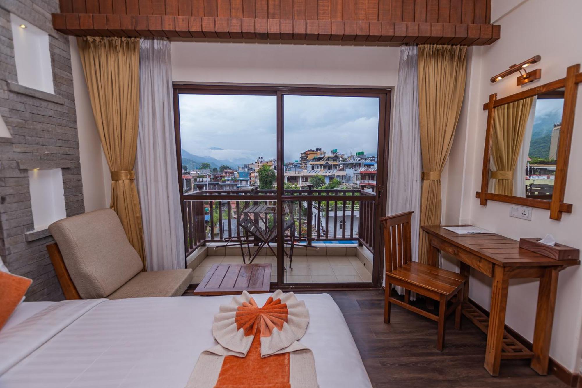 Pokhara Batika Hotel Bagian luar foto