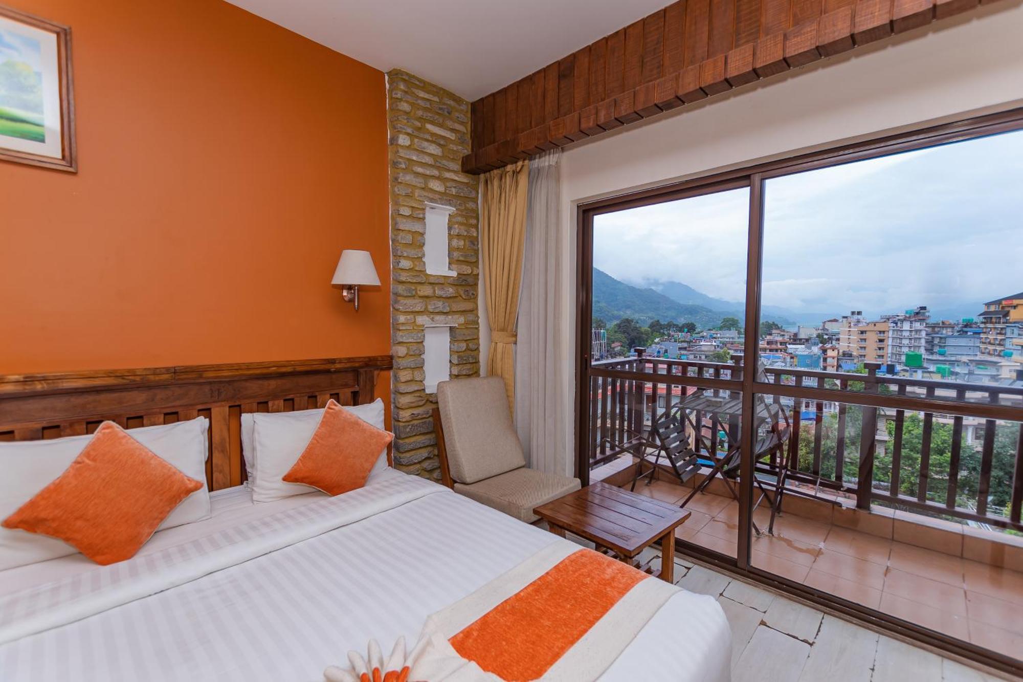 Pokhara Batika Hotel Bagian luar foto