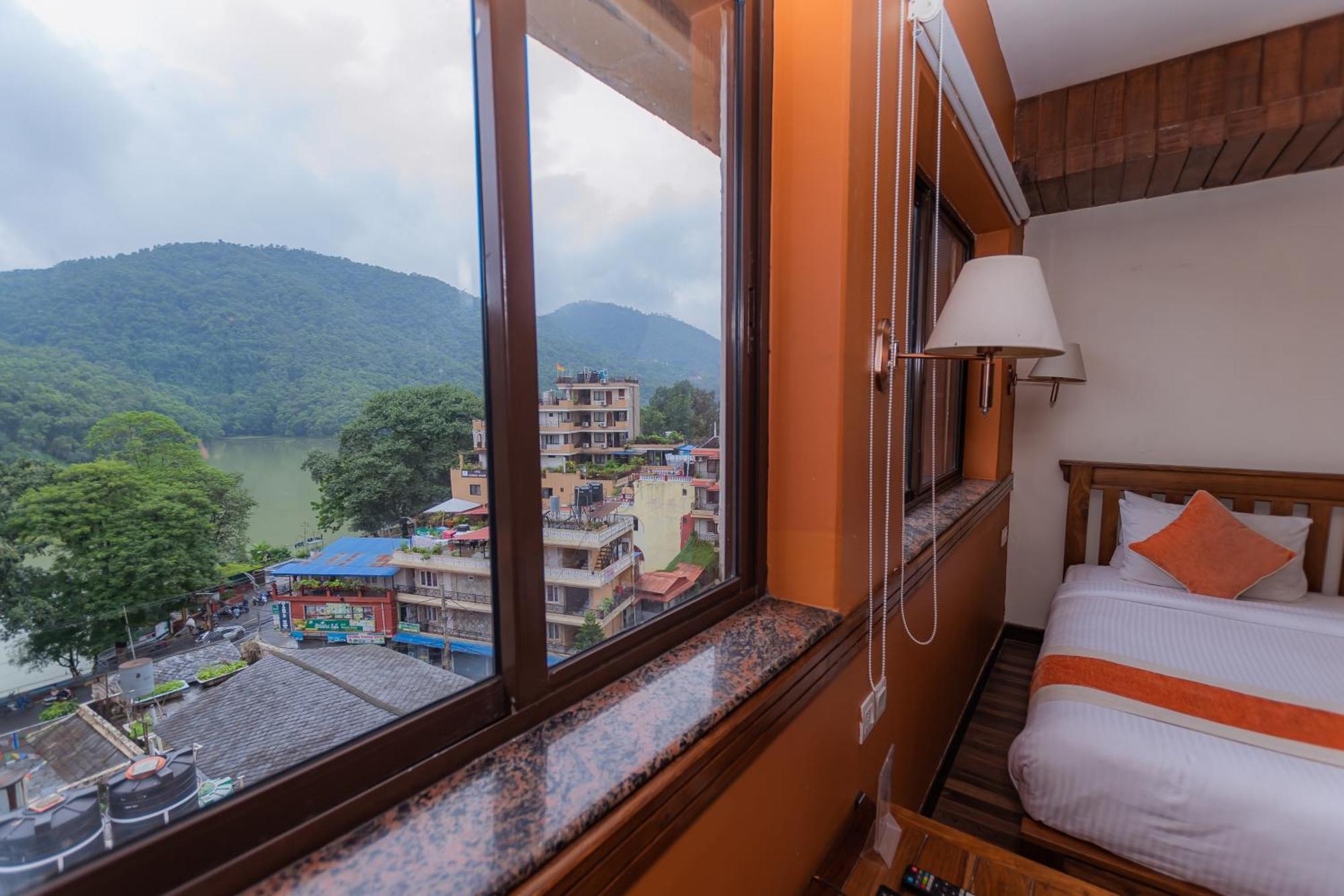 Pokhara Batika Hotel Bagian luar foto