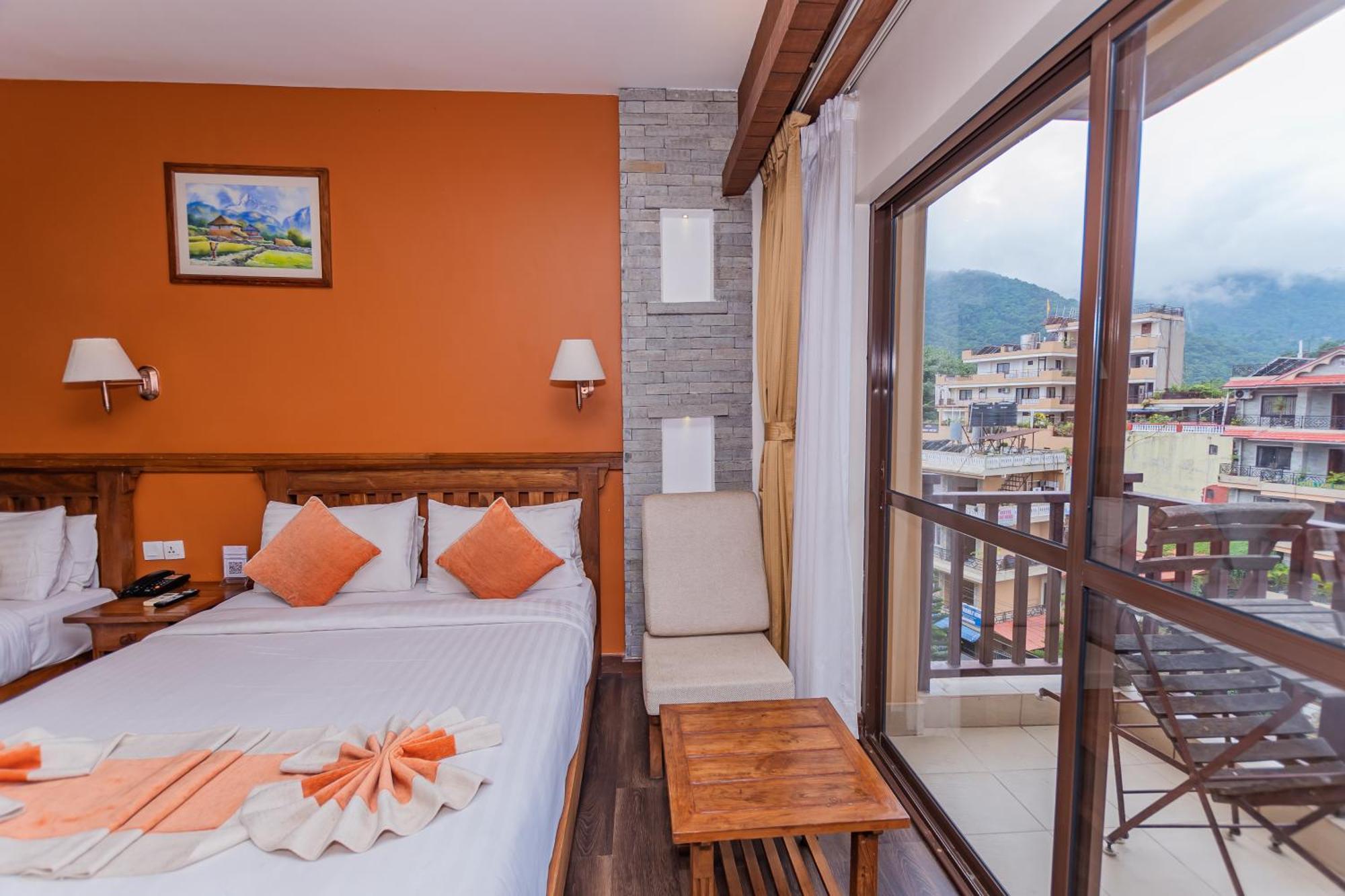 Pokhara Batika Hotel Bagian luar foto
