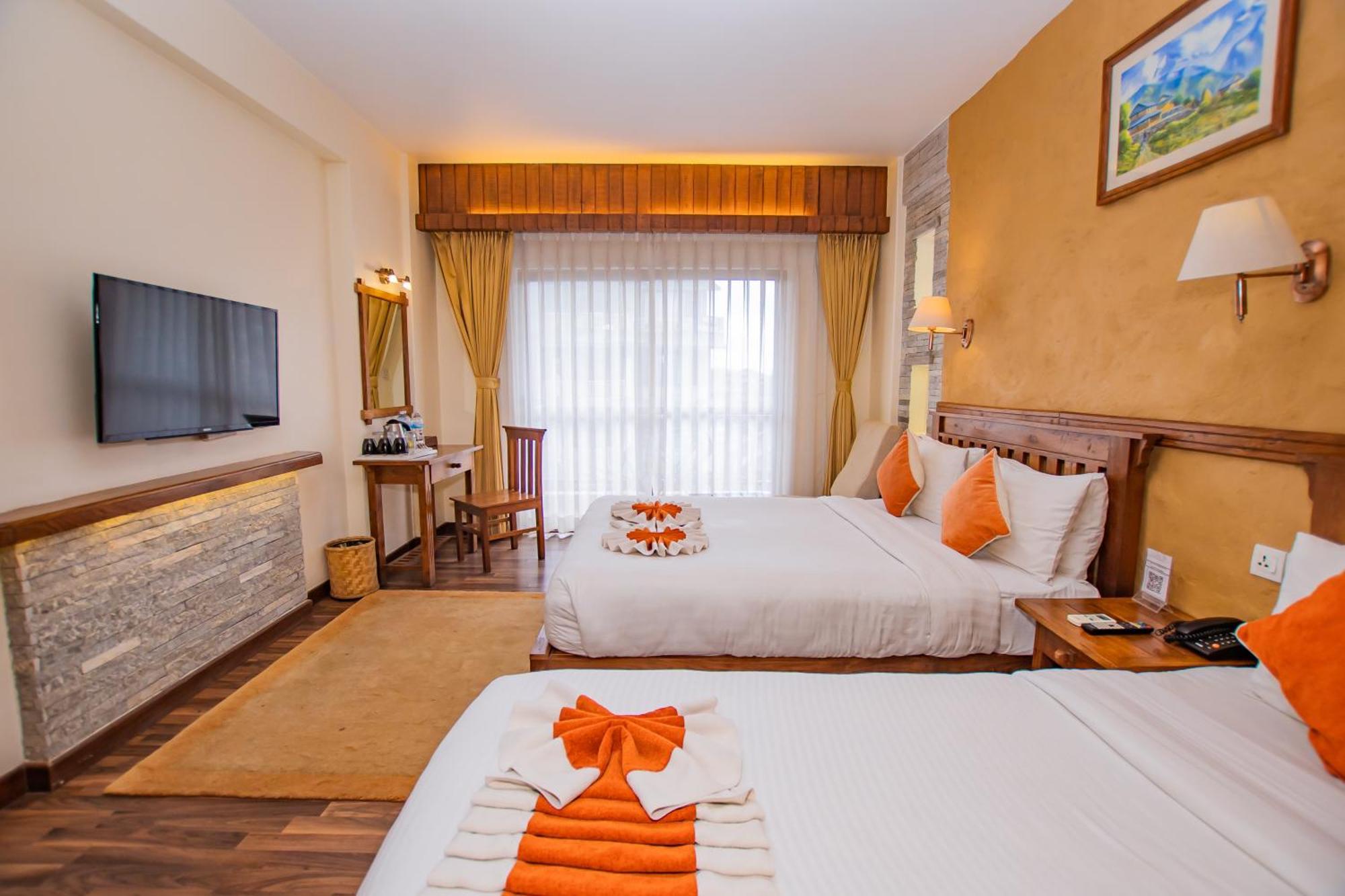 Pokhara Batika Hotel Bagian luar foto