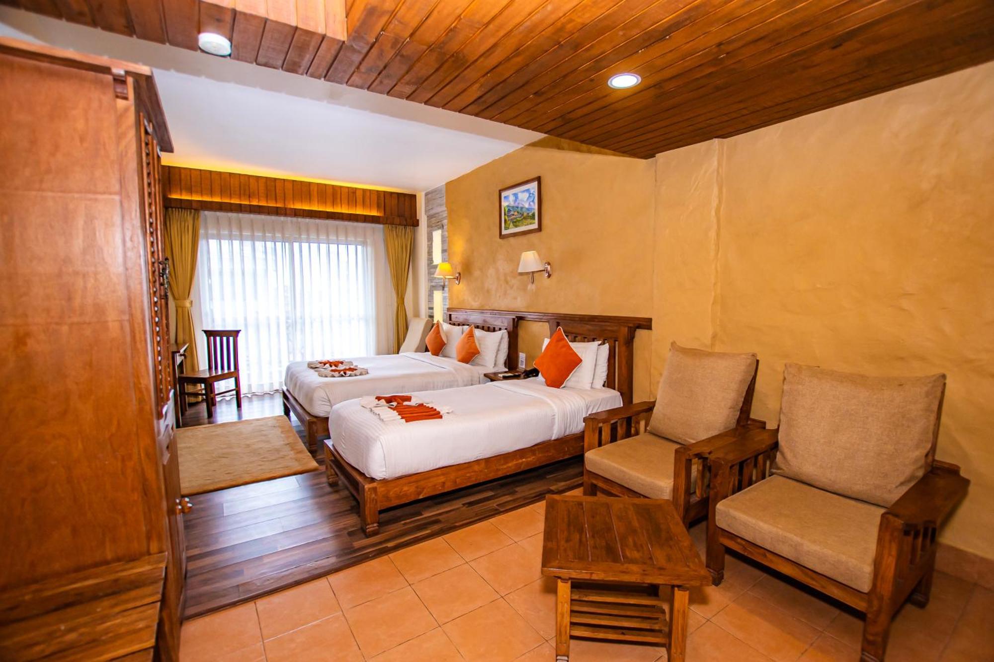 Pokhara Batika Hotel Bagian luar foto