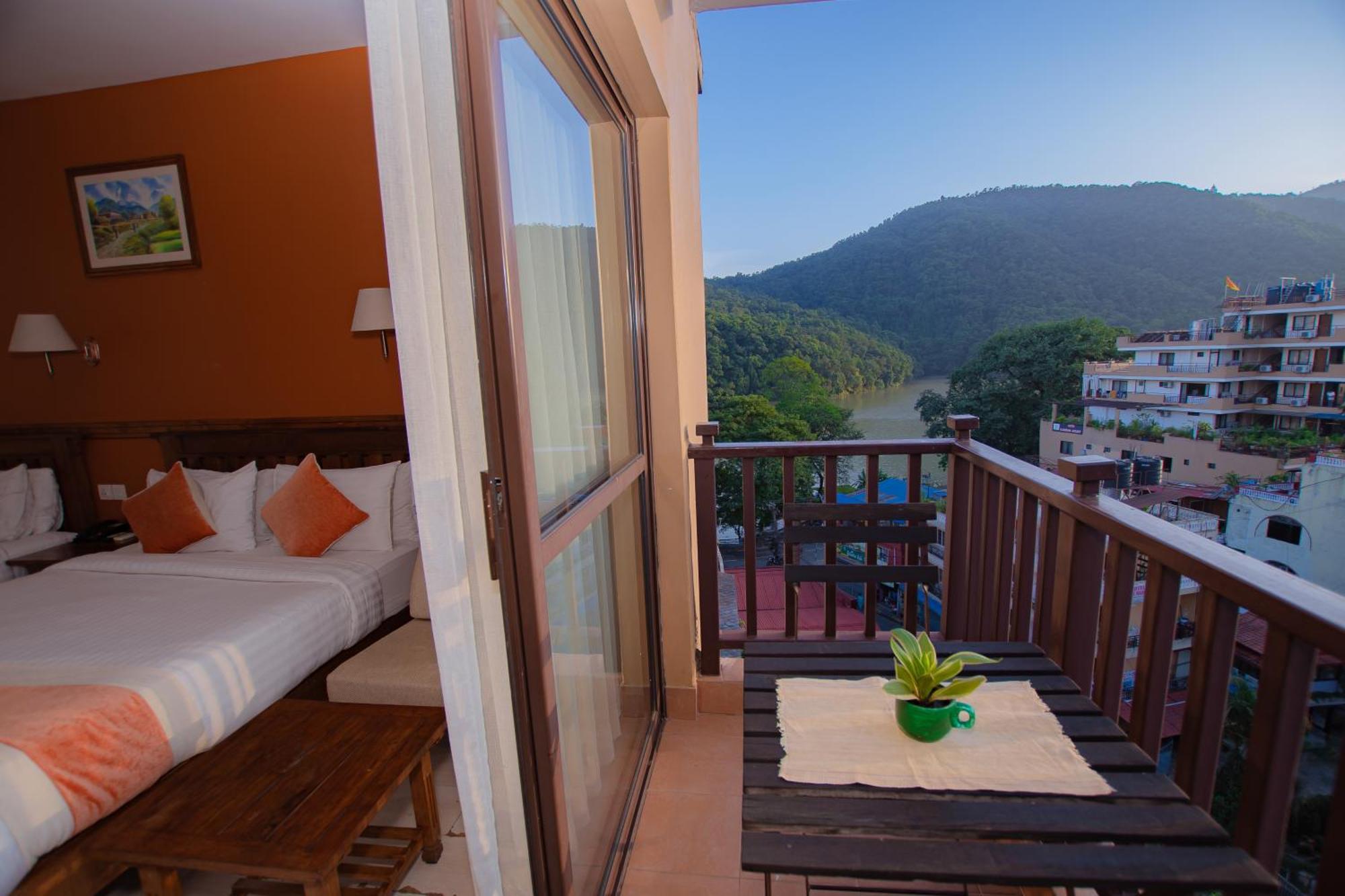 Pokhara Batika Hotel Bagian luar foto