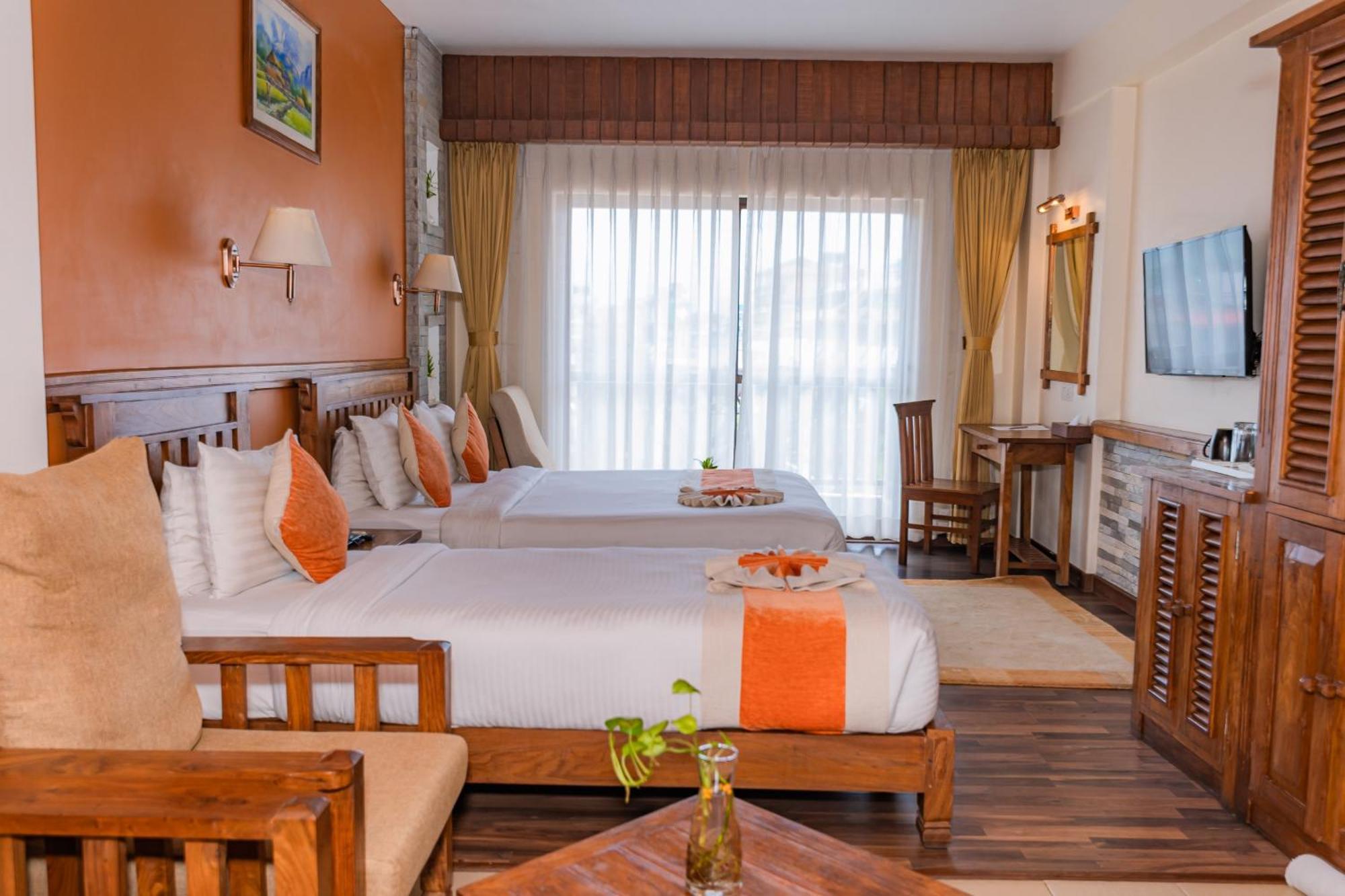 Pokhara Batika Hotel Bagian luar foto
