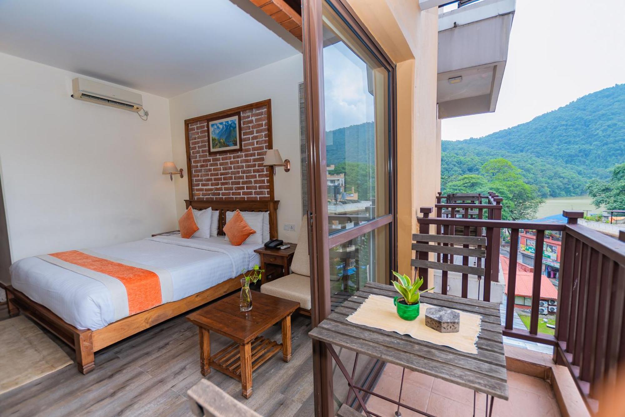 Pokhara Batika Hotel Bagian luar foto