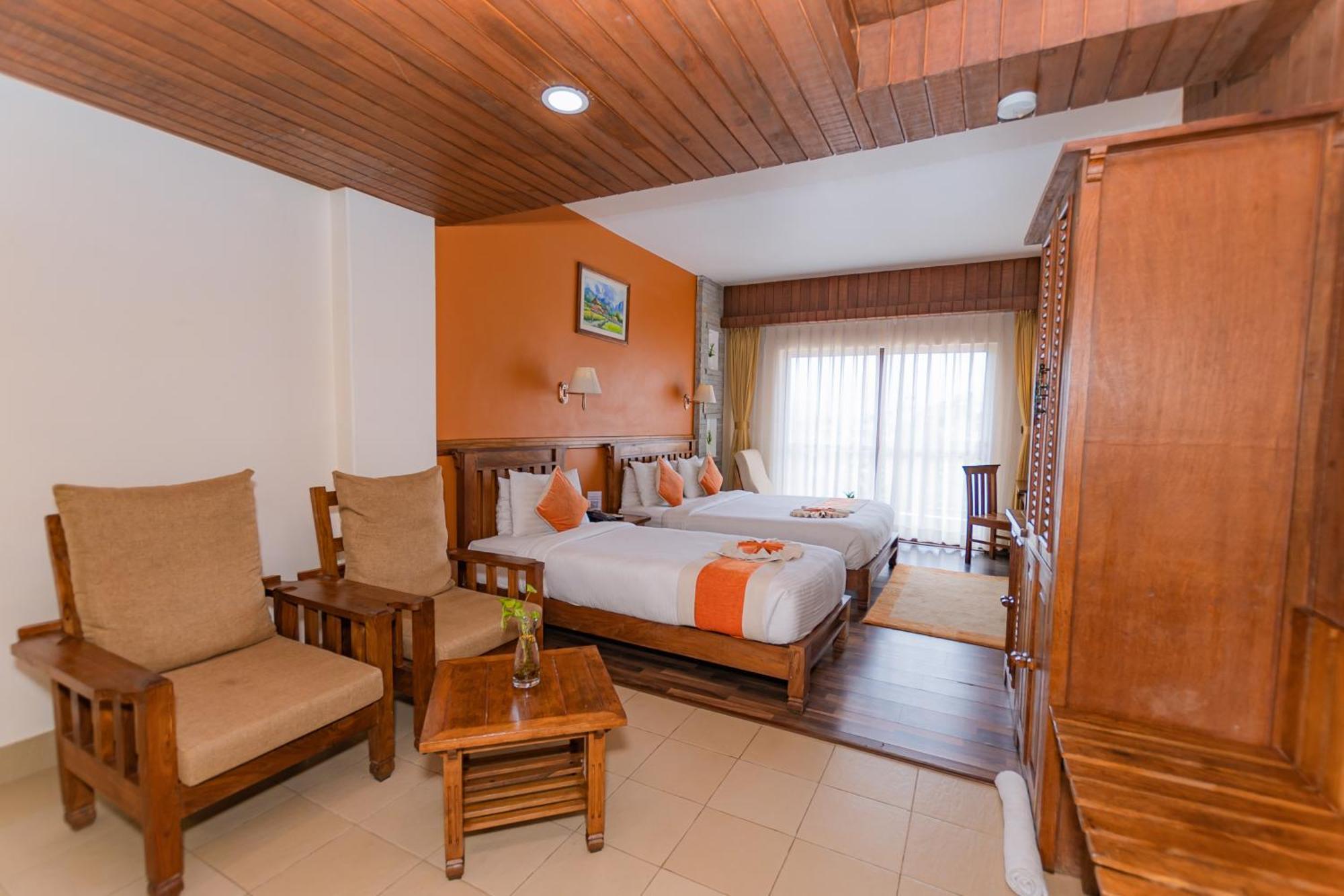 Pokhara Batika Hotel Bagian luar foto