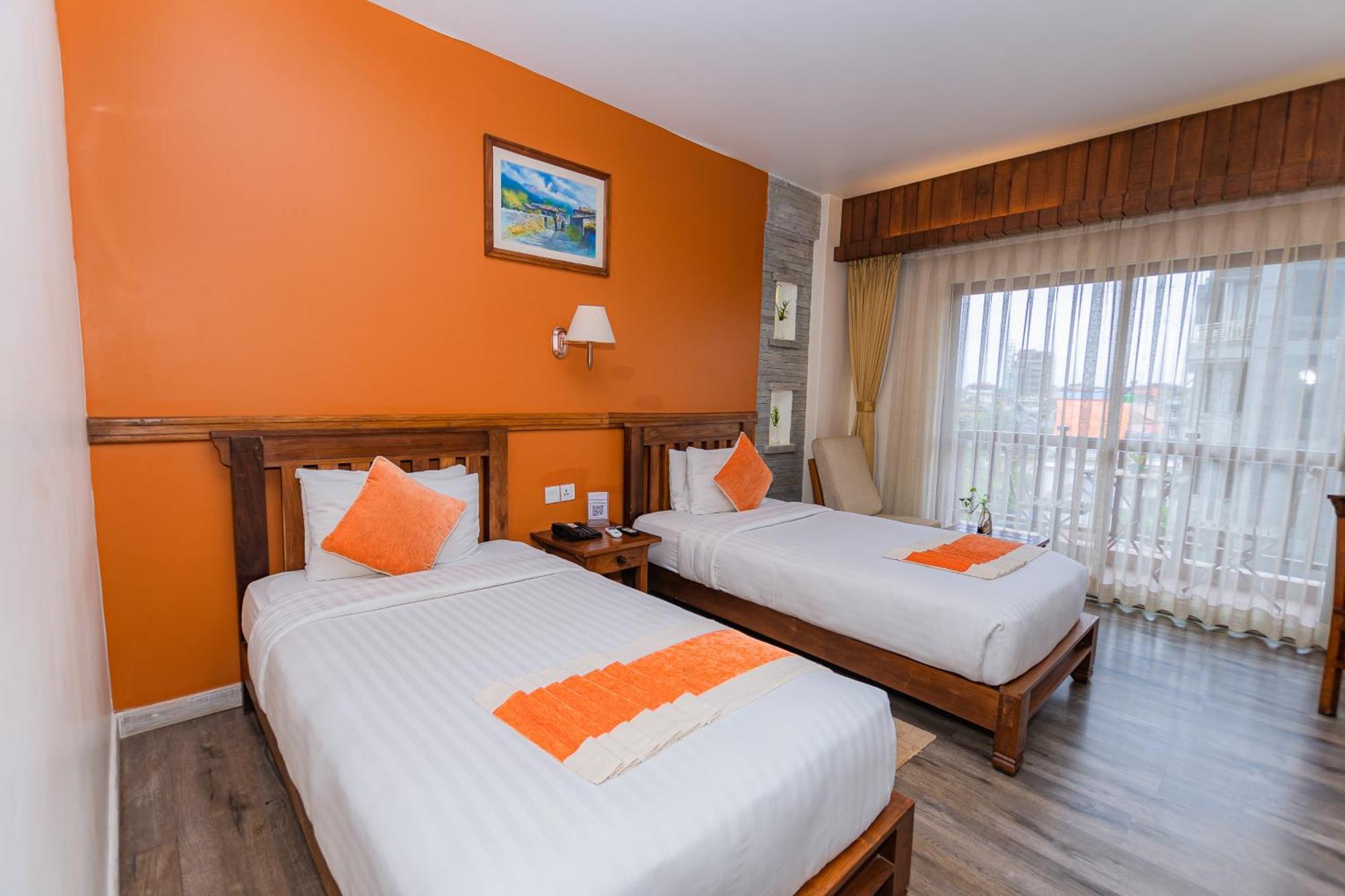Pokhara Batika Hotel Bagian luar foto