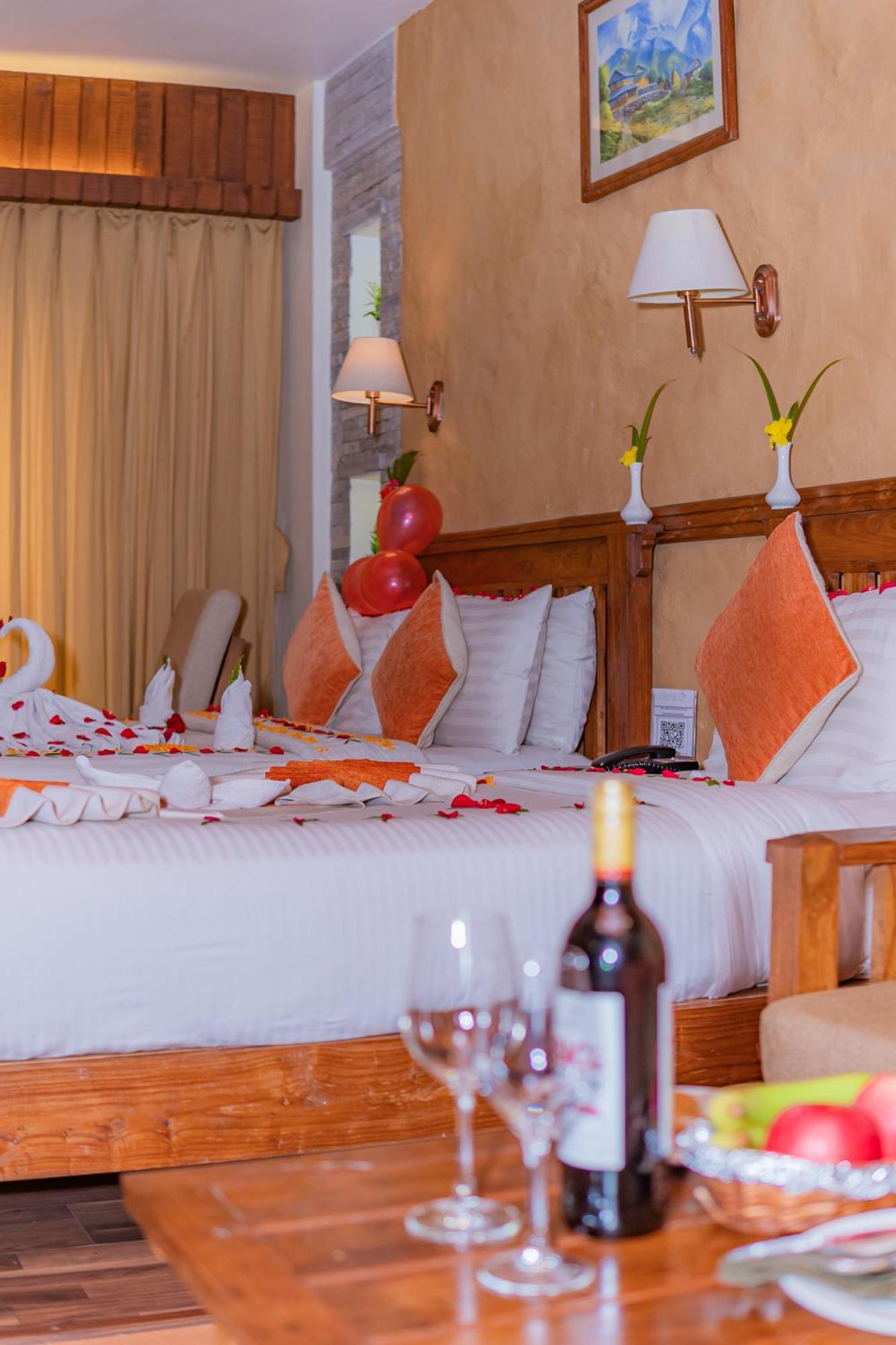 Pokhara Batika Hotel Bagian luar foto