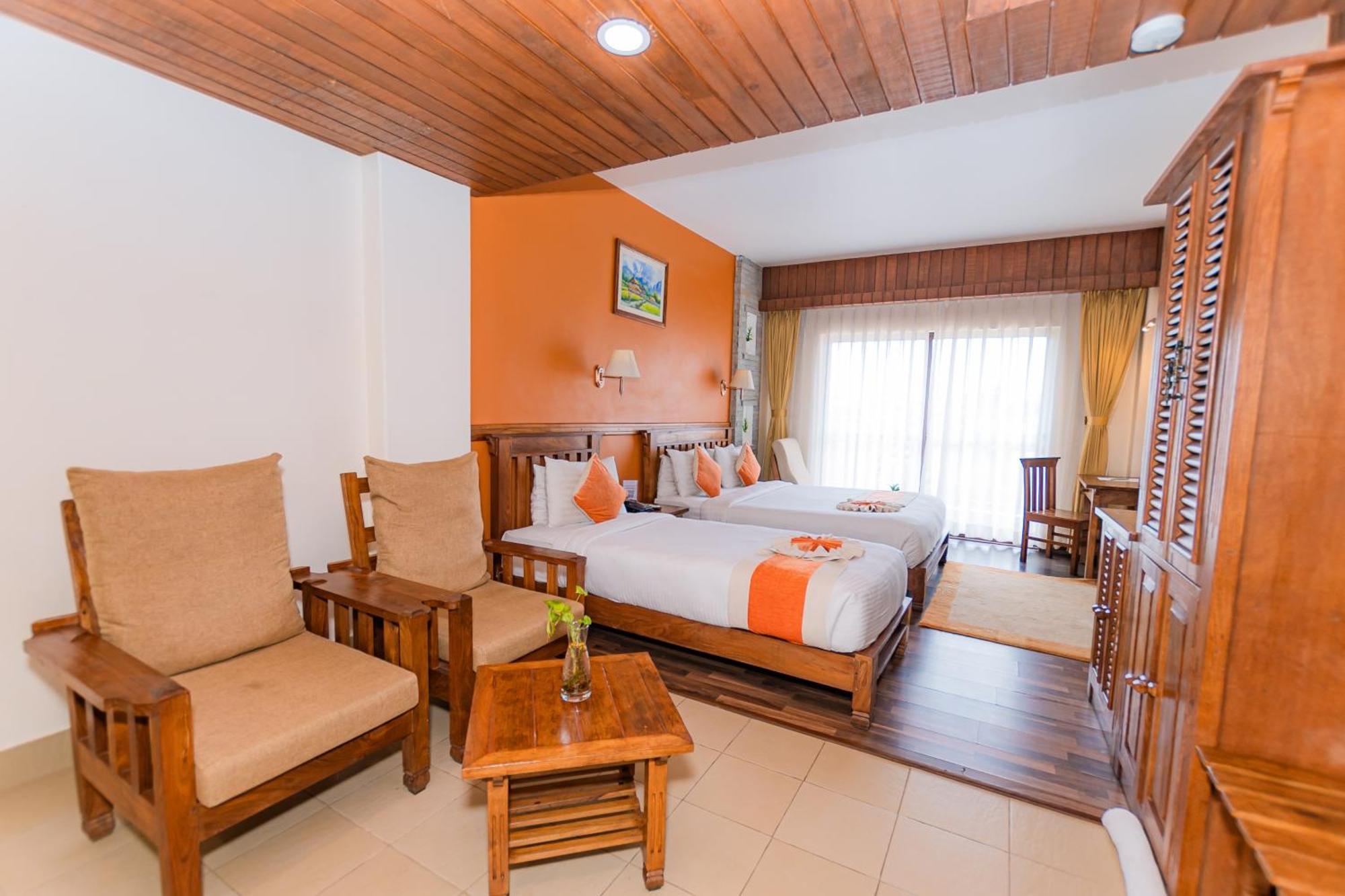 Pokhara Batika Hotel Bagian luar foto