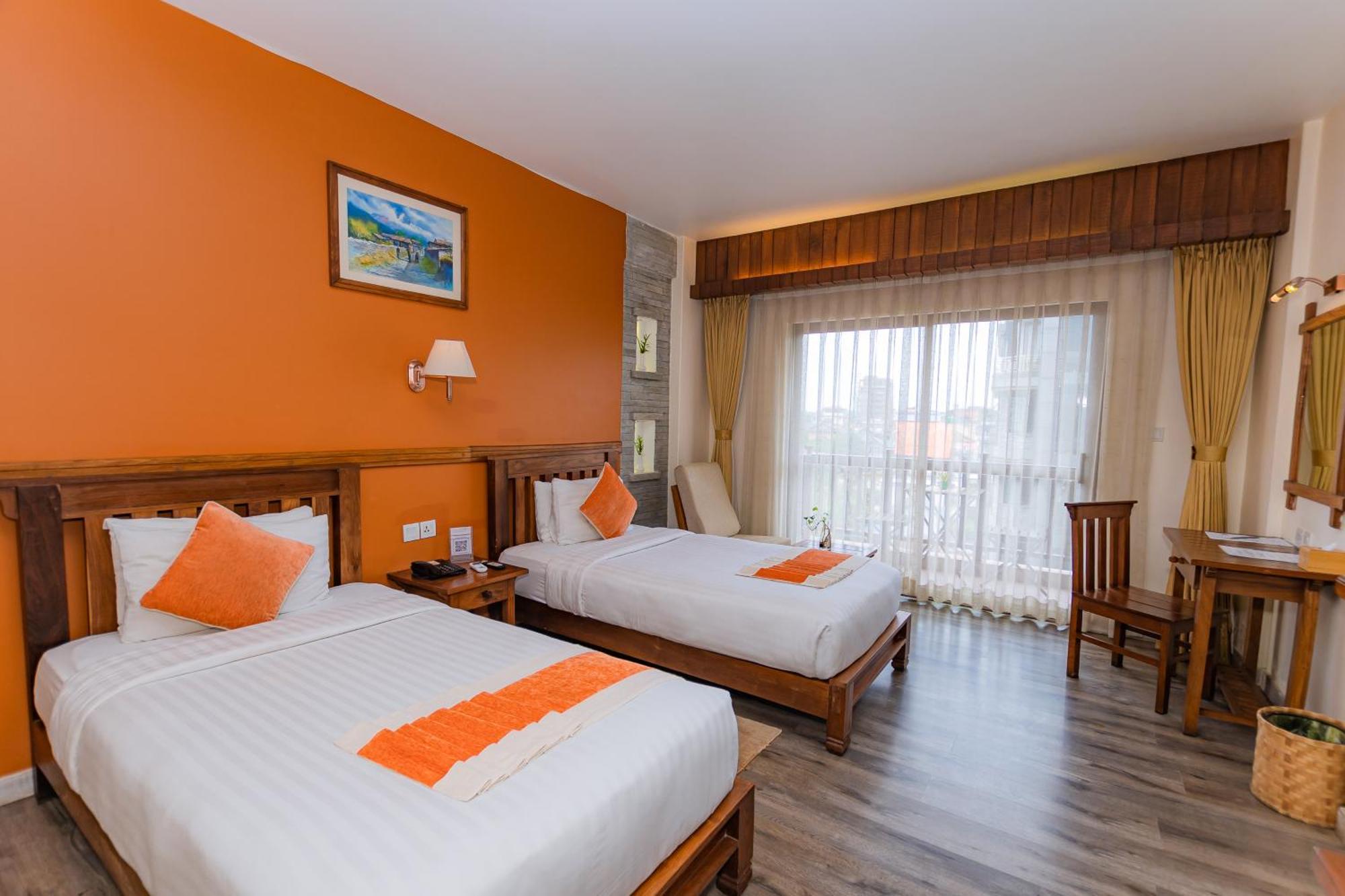 Pokhara Batika Hotel Bagian luar foto