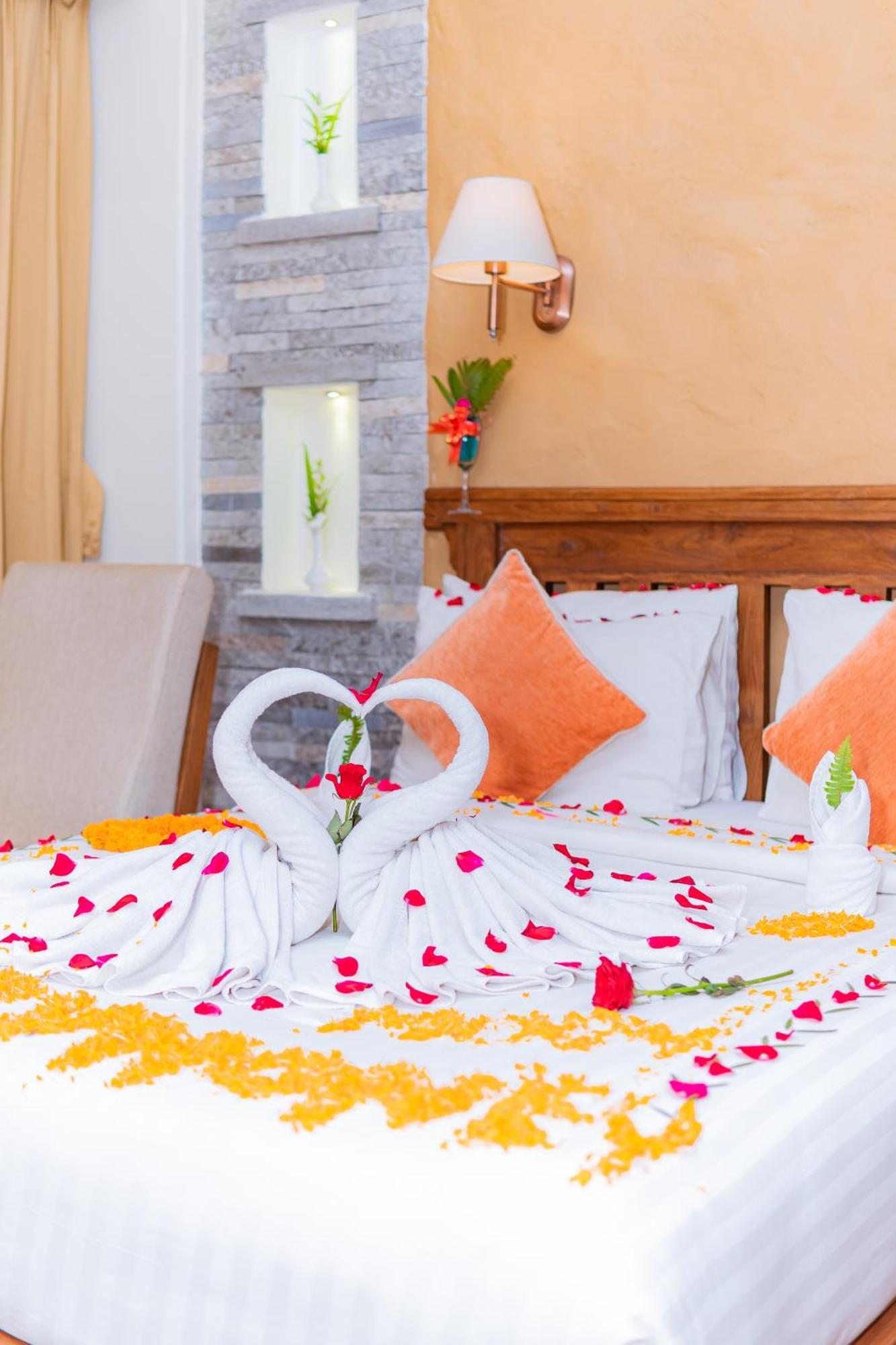 Pokhara Batika Hotel Bagian luar foto