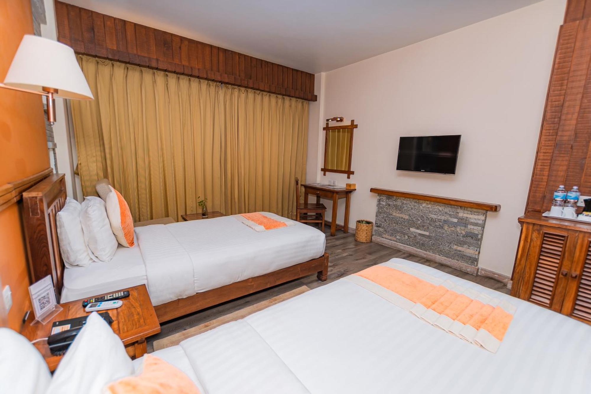 Pokhara Batika Hotel Bagian luar foto