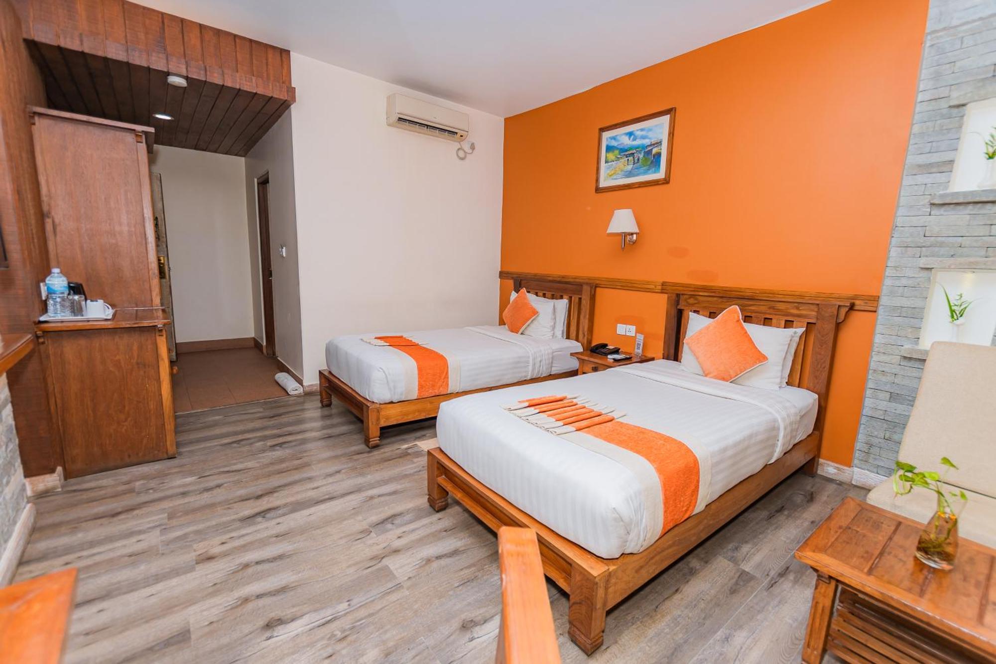 Pokhara Batika Hotel Bagian luar foto