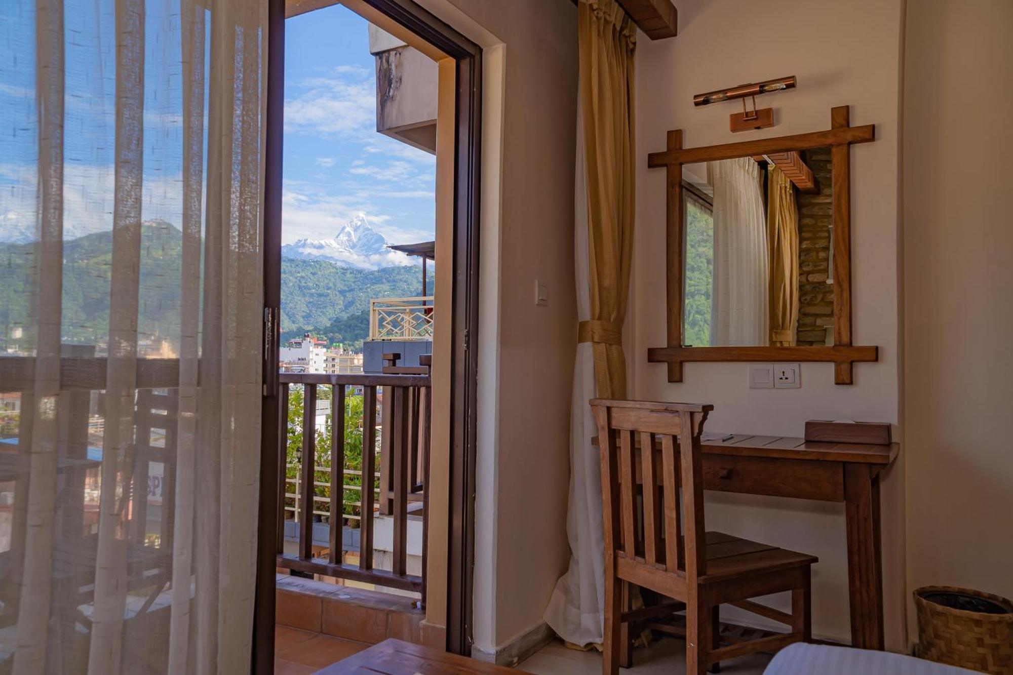 Pokhara Batika Hotel Bagian luar foto