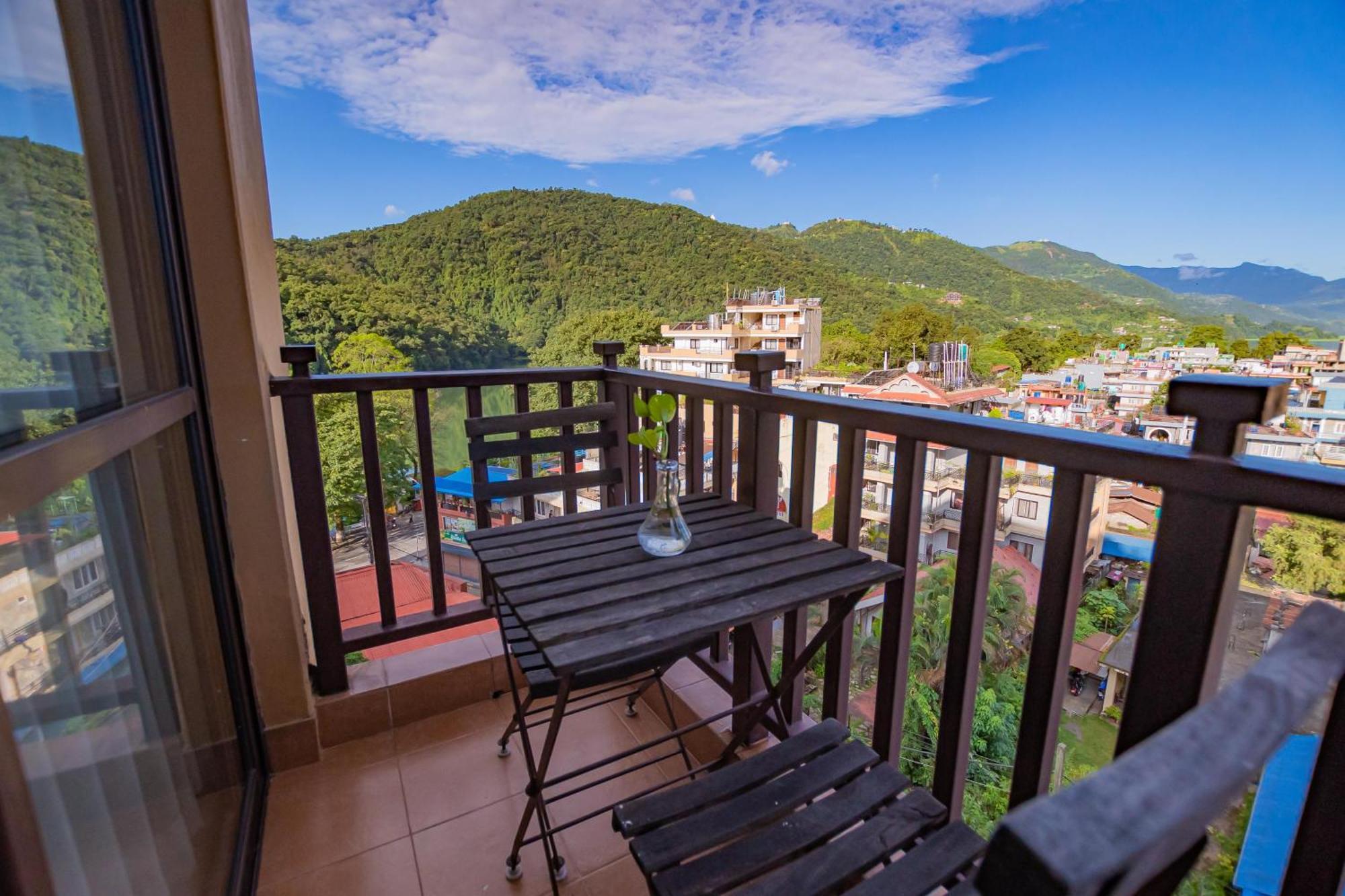 Pokhara Batika Hotel Bagian luar foto