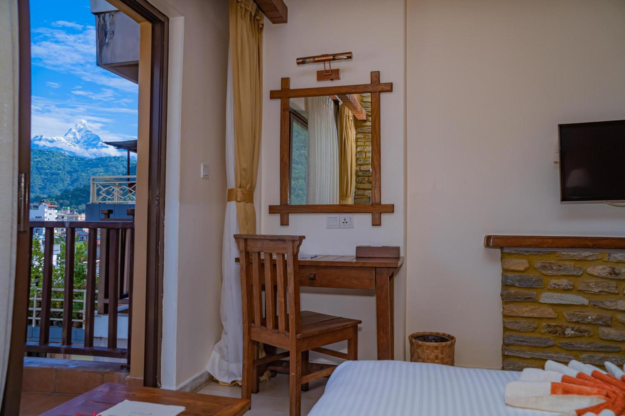 Pokhara Batika Hotel Bagian luar foto