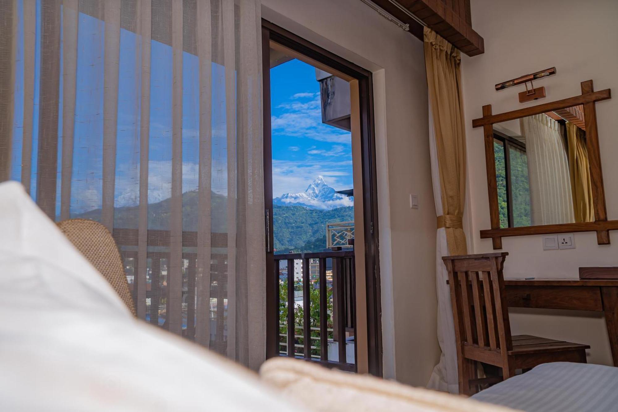 Pokhara Batika Hotel Bagian luar foto