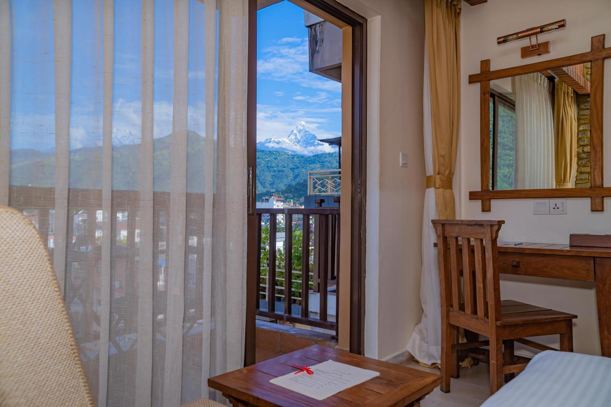 Pokhara Batika Hotel Bagian luar foto