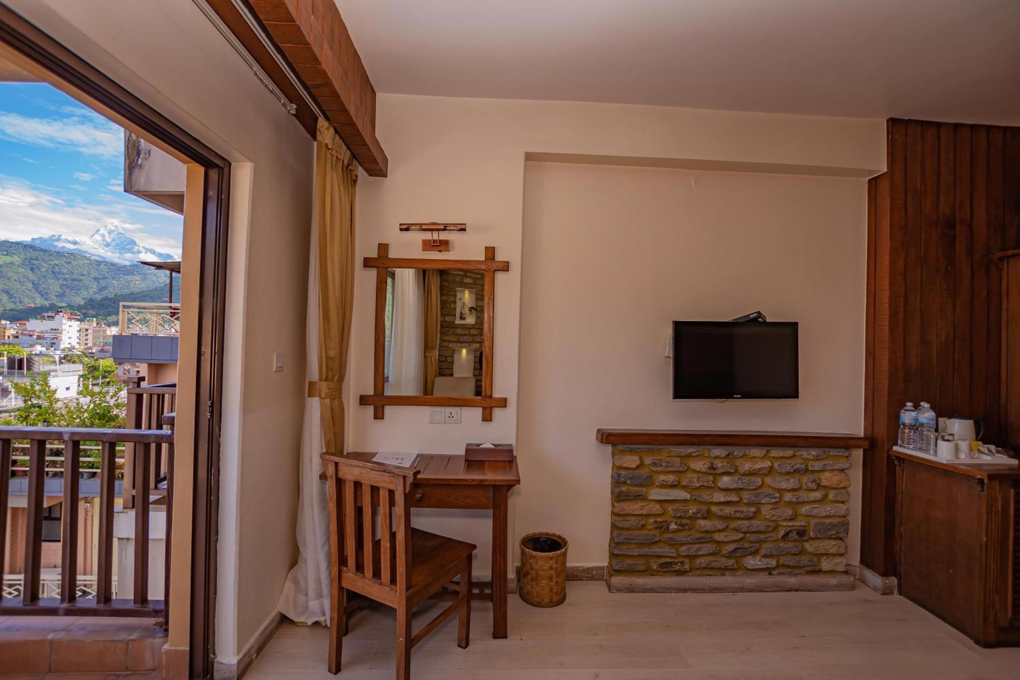 Pokhara Batika Hotel Bagian luar foto
