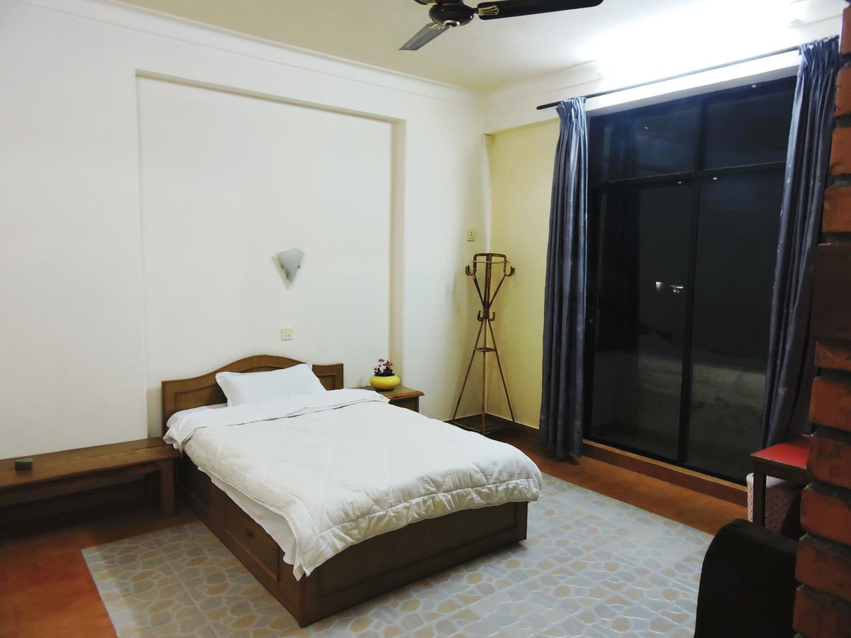 Pokhara Batika Hotel Bagian luar foto