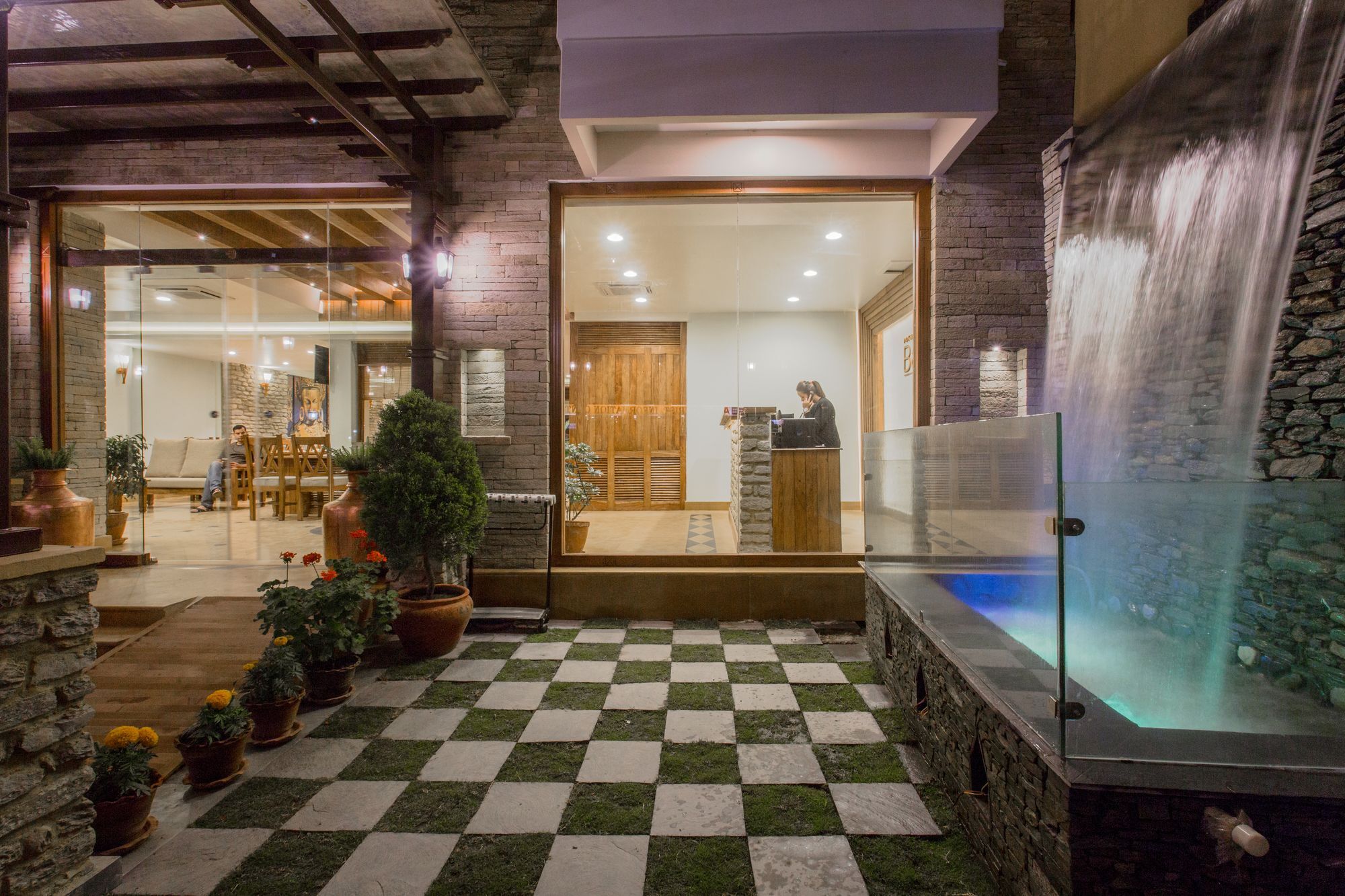 Pokhara Batika Hotel Bagian luar foto