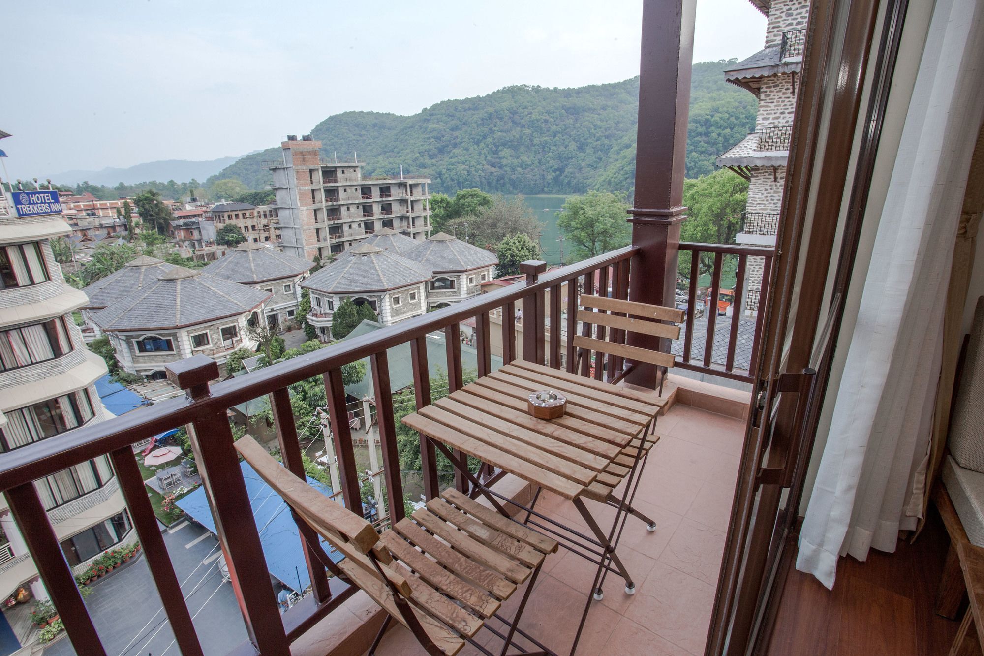 Pokhara Batika Hotel Bagian luar foto