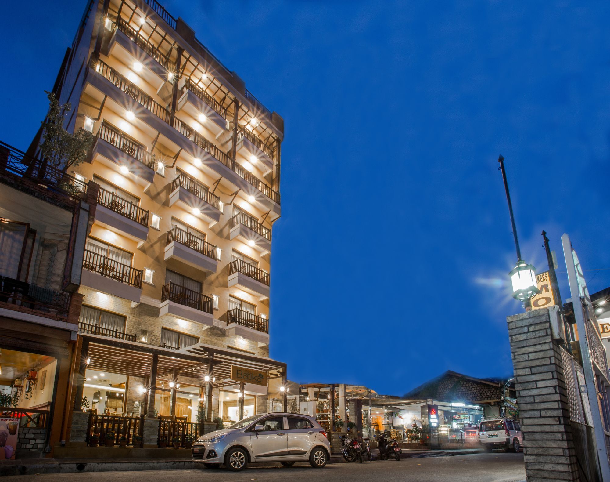 Pokhara Batika Hotel Bagian luar foto