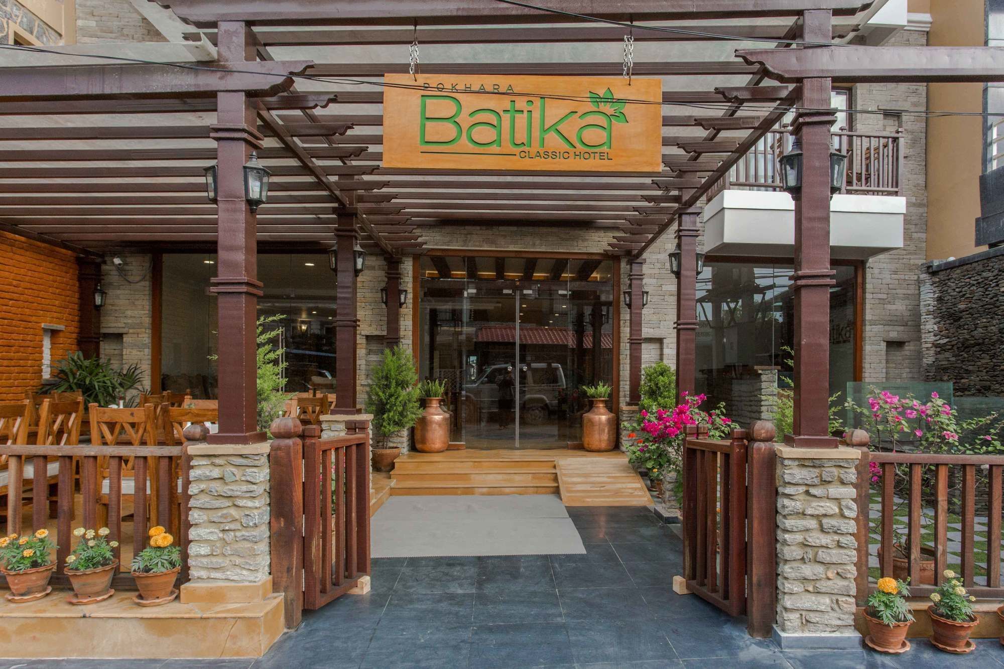 Pokhara Batika Hotel Bagian luar foto